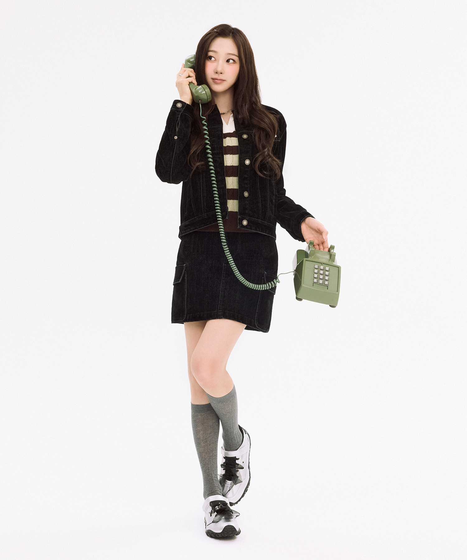 [GISELLE Wearing] Women's Velvet Denim Cargo Mini Skirt, Black