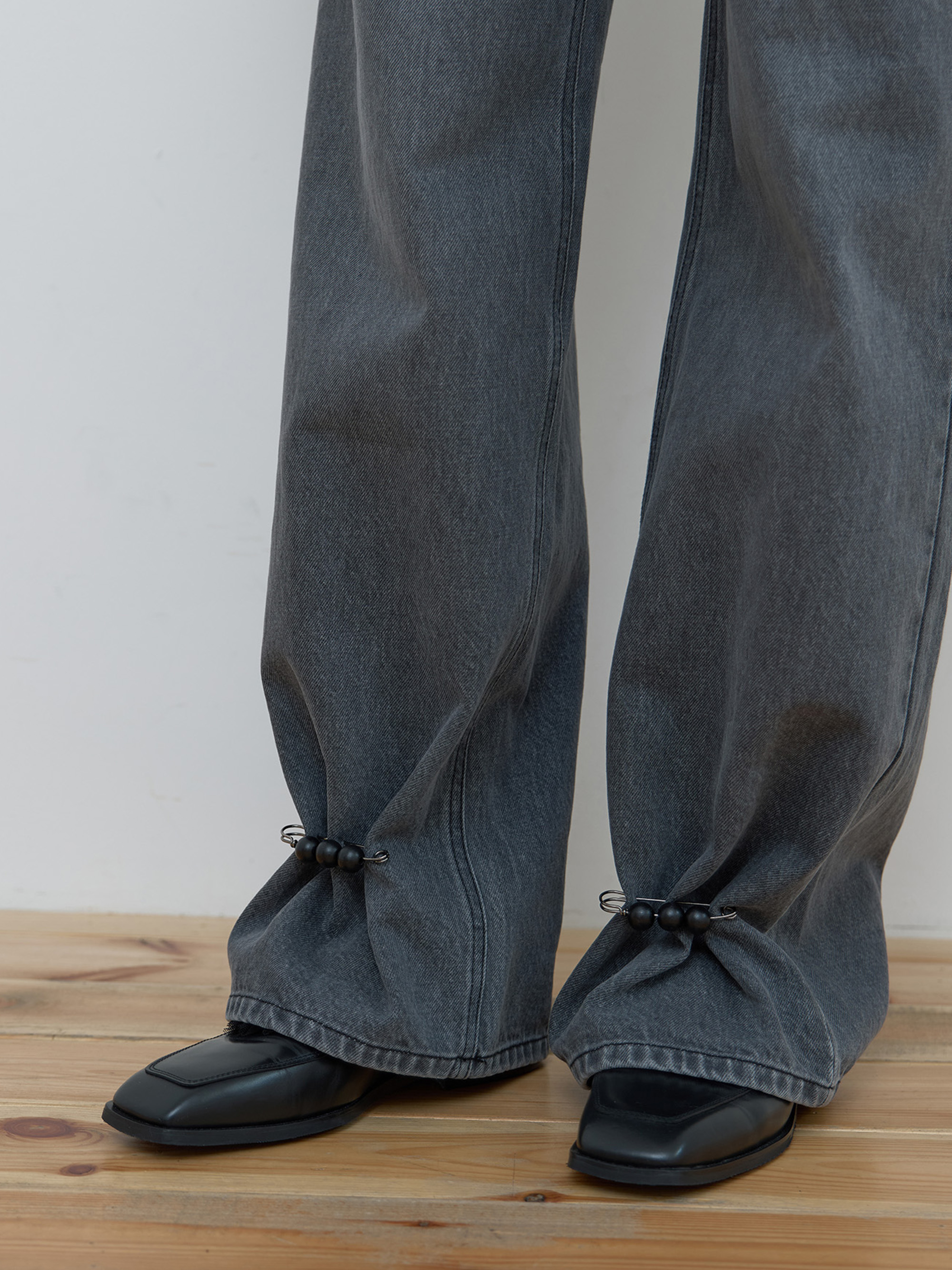 WOOD BEADS SAFETY PIN_BLACK