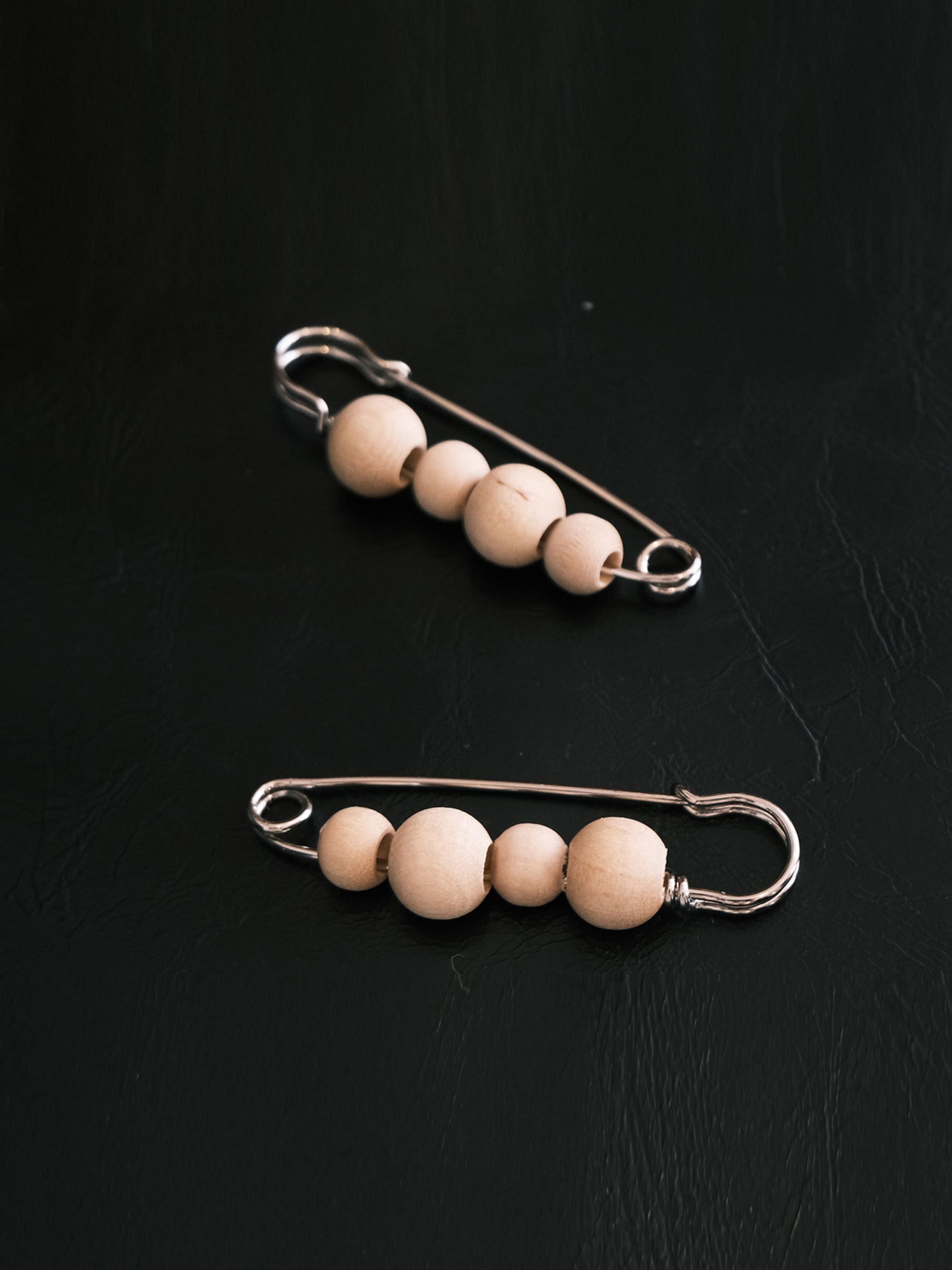 WOOD BEADS SAFETY PIN_WOOD