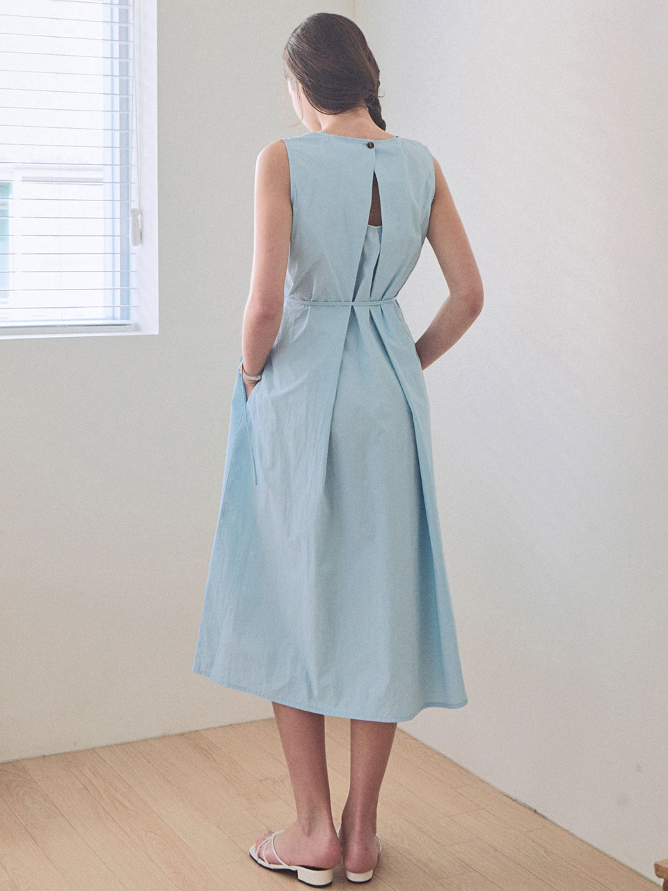 Anorak back slit dress_2 Colors