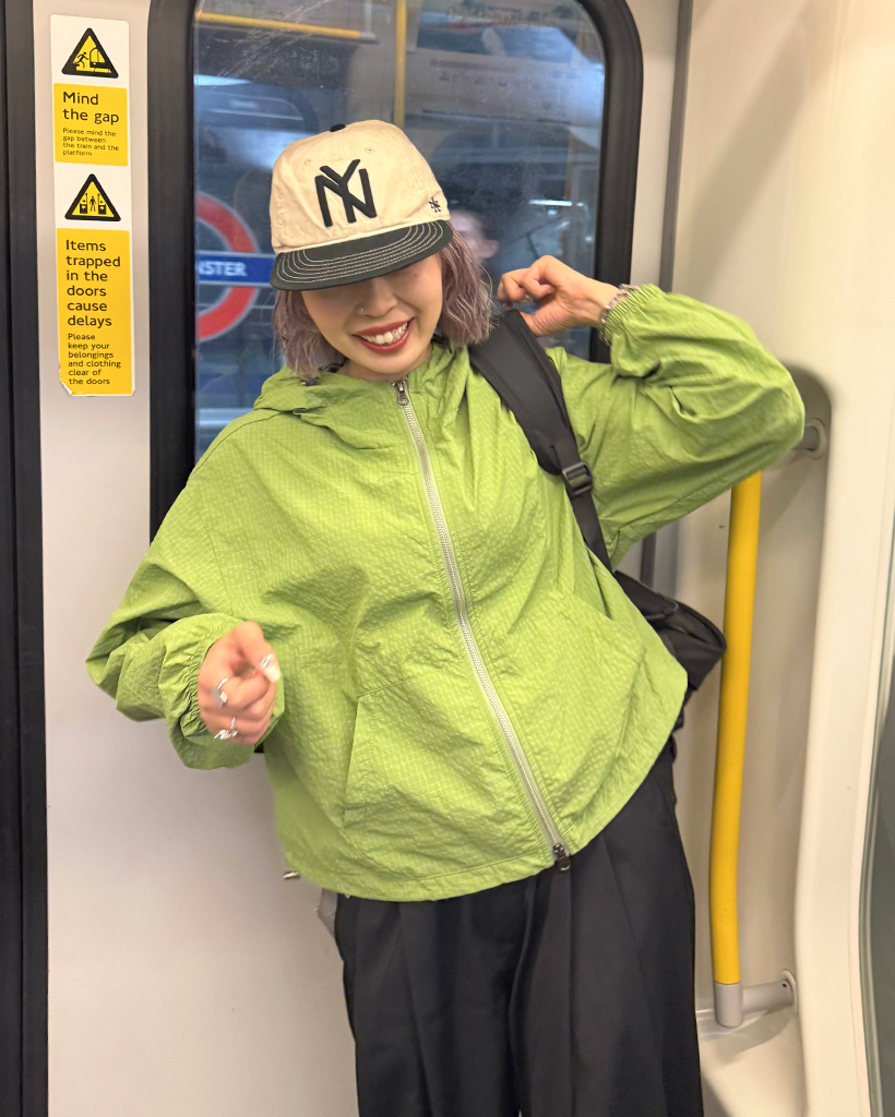 カラフルフードウィンドブレーカー | ファッション通販サイト NUGU