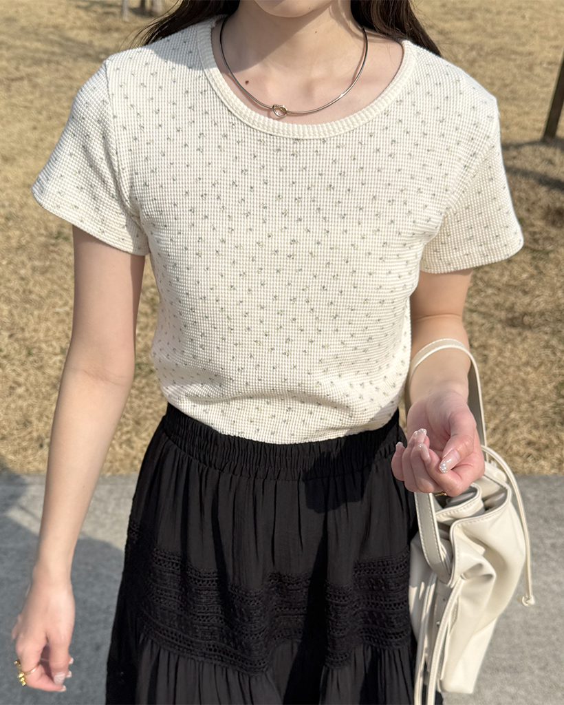 フラワーパターンTシャツ | ファッション通販サイト NUGU