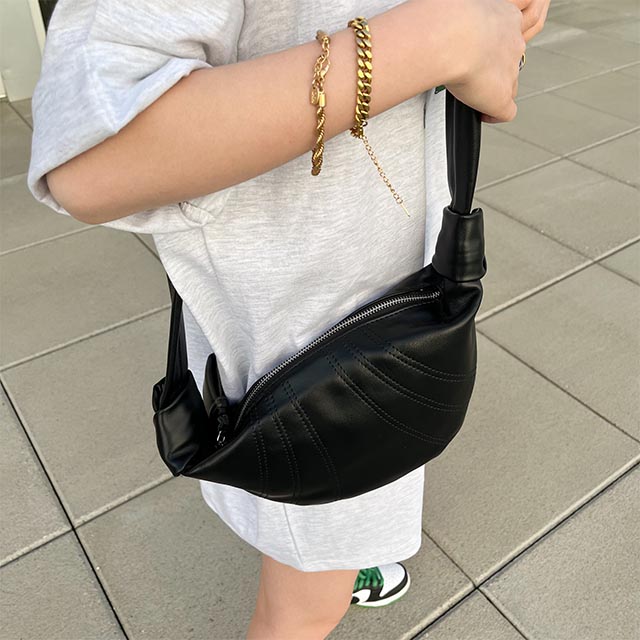 [Vera Wang] Croissant Cross Bag ★大人気★ by croissant cross bag | ファッション通販サイト NUGU