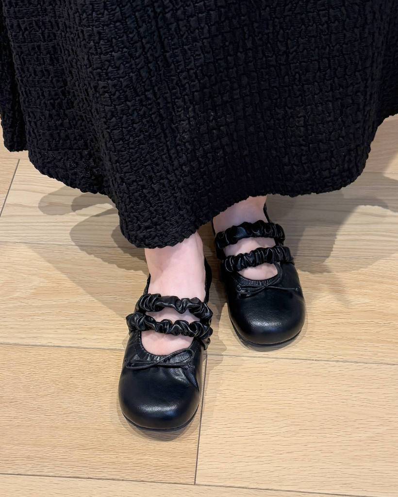 Offen フリル付きネイビー フラットシューズ Offen オッフェン フリル付き ネイビーポインテッドトゥ - メルカリ