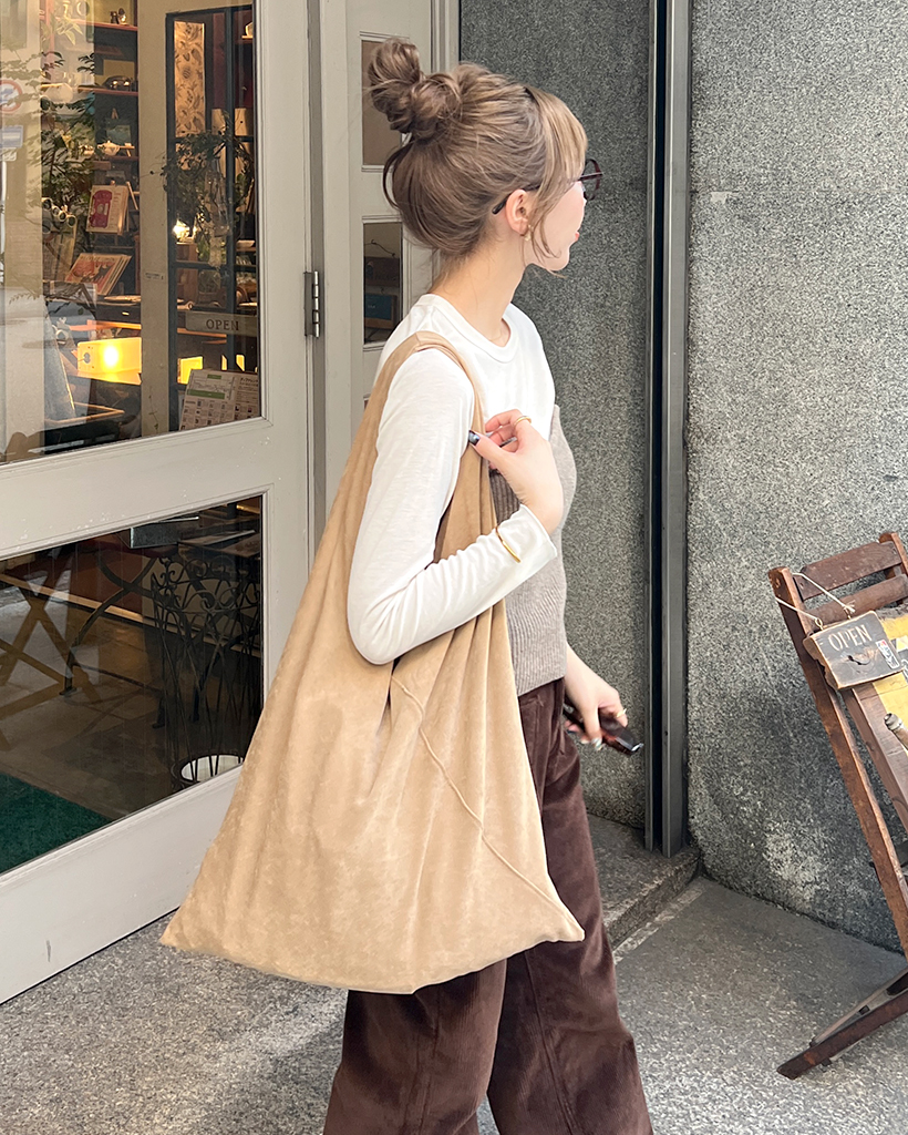 スエードトライアングルショルダーバッグ | ファッション通販サイト NUGU