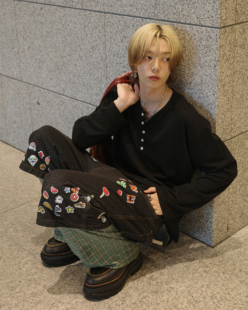 ユニセックス)カラフルステッカーバミューダパンツ