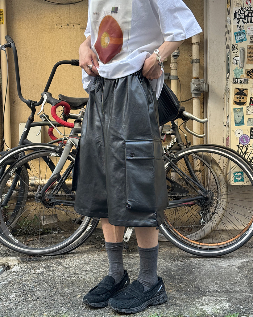 ユニセックス)レザーバミューダパンツ | ファッション通販サイト