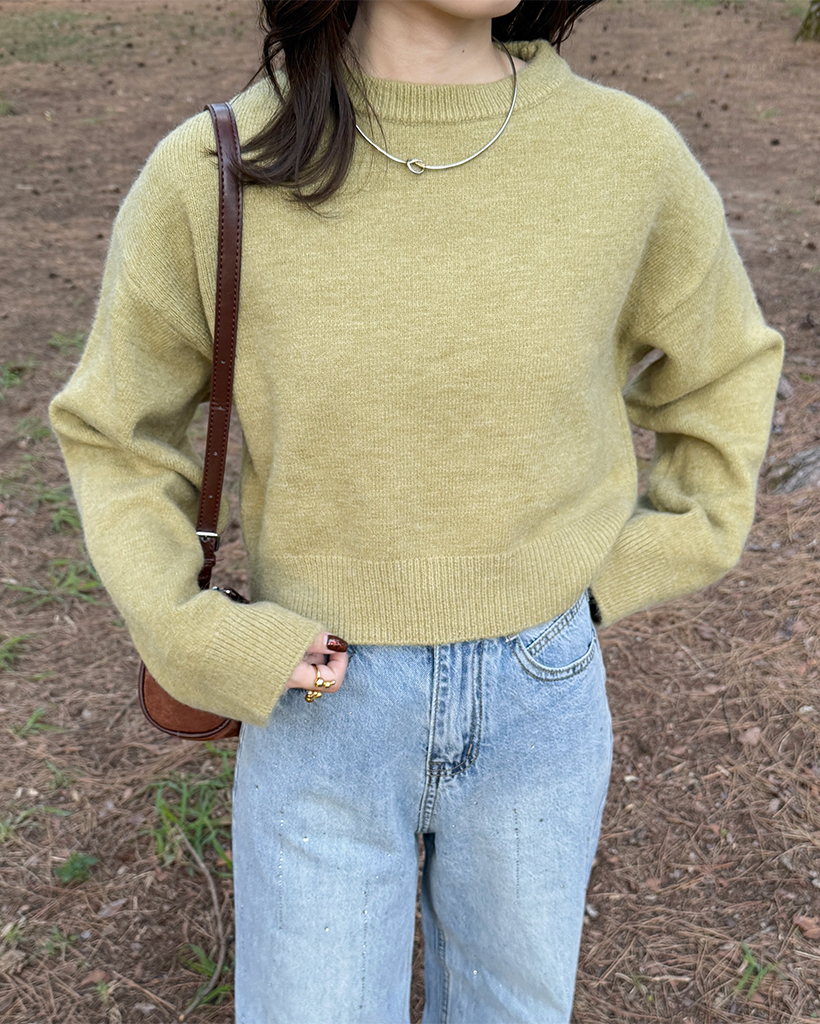 セミクロップドラウンドネックニット | ファッション通販サイト NUGU