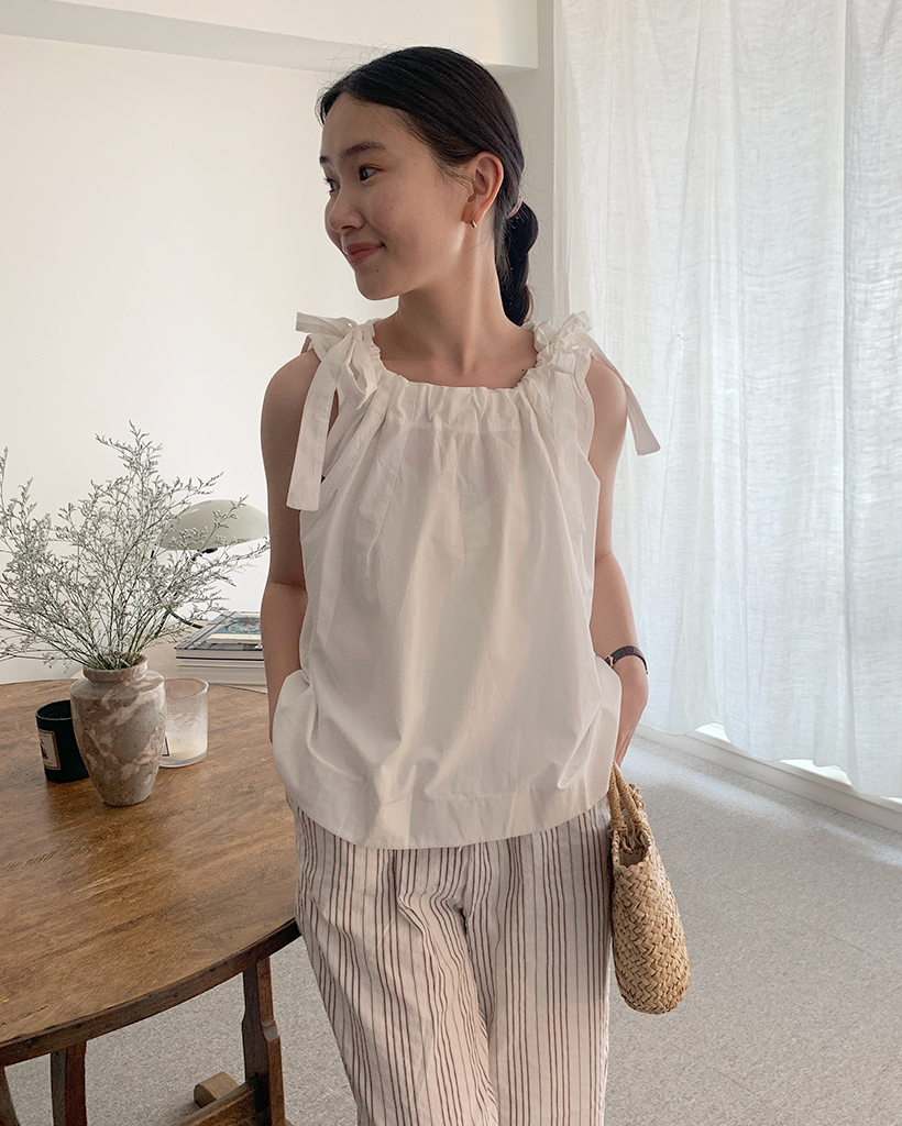 メグコ新品 roughlow 23S/S ショルダーリボンブラウス ショルダーリボンシャーリングスリーブレスブラウス