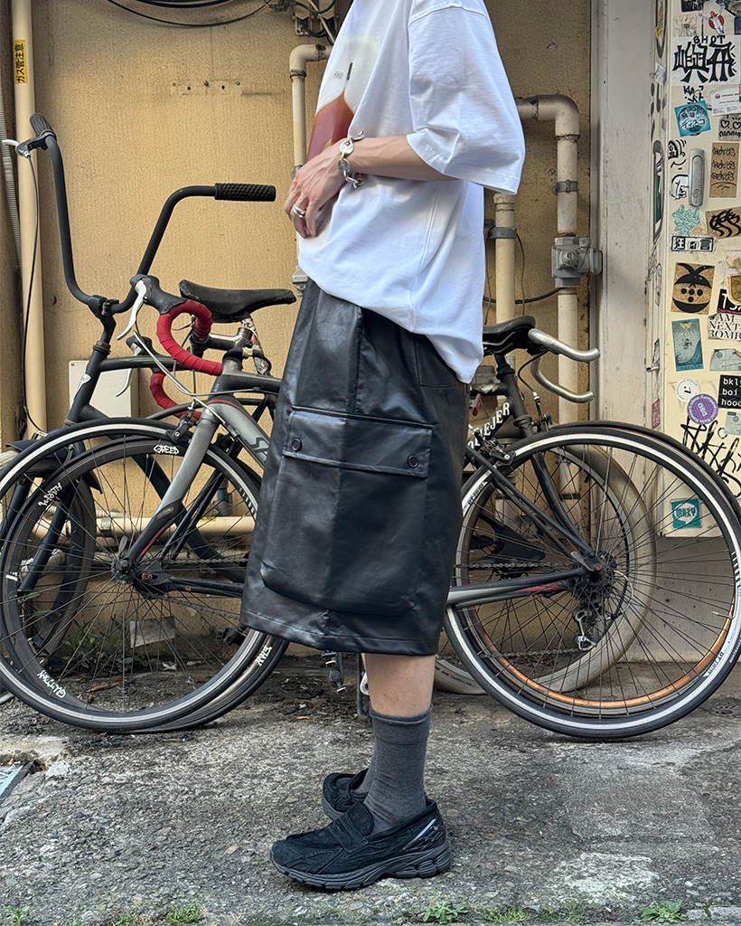 ユニセックス)レザーバミューダパンツ | ファッション通販サイト