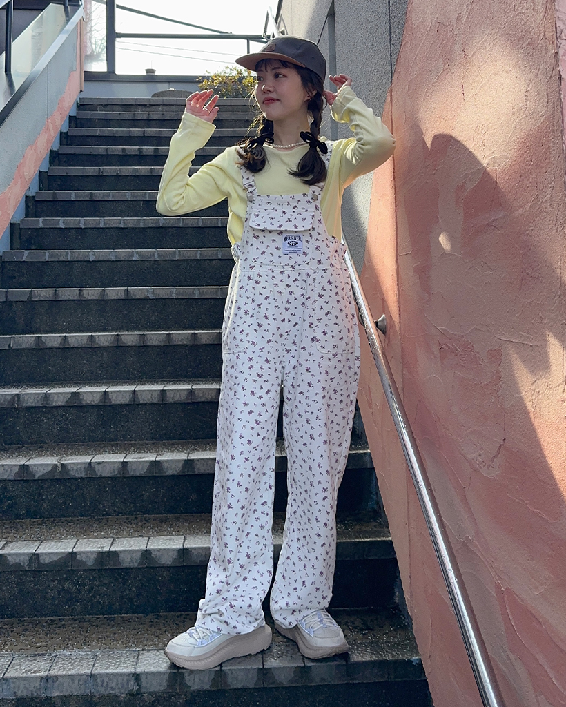 フローラルパターンラベルポイントオーバーオール