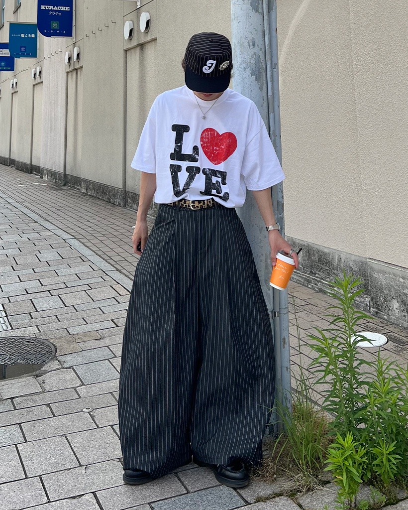 みはち) 送料分として ユニセックス)オーバーフィットLOVE半袖Tシャツ | ファッション