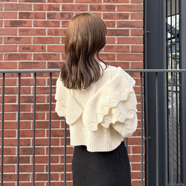 【新品タグ付】 curensology ラッフルニットカーディガン 新品タグ付】 curensology ラッフルニットカーディガン