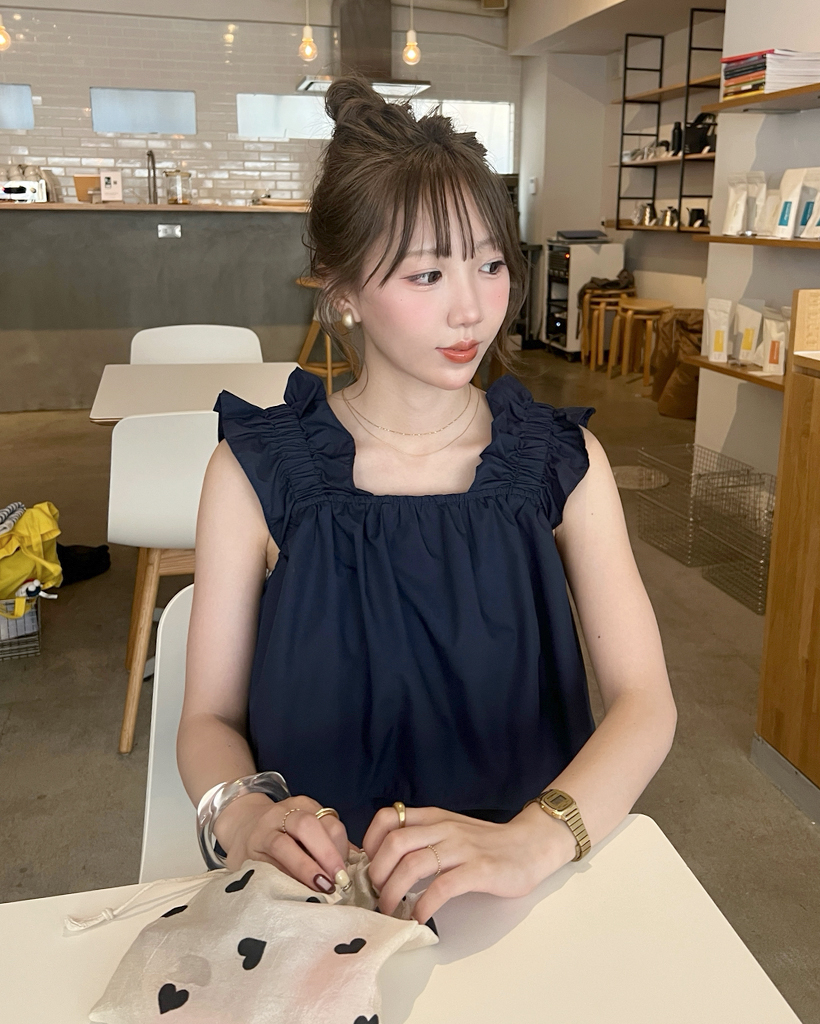 シャーリングストラップスクエアネックブラウス | ファッション