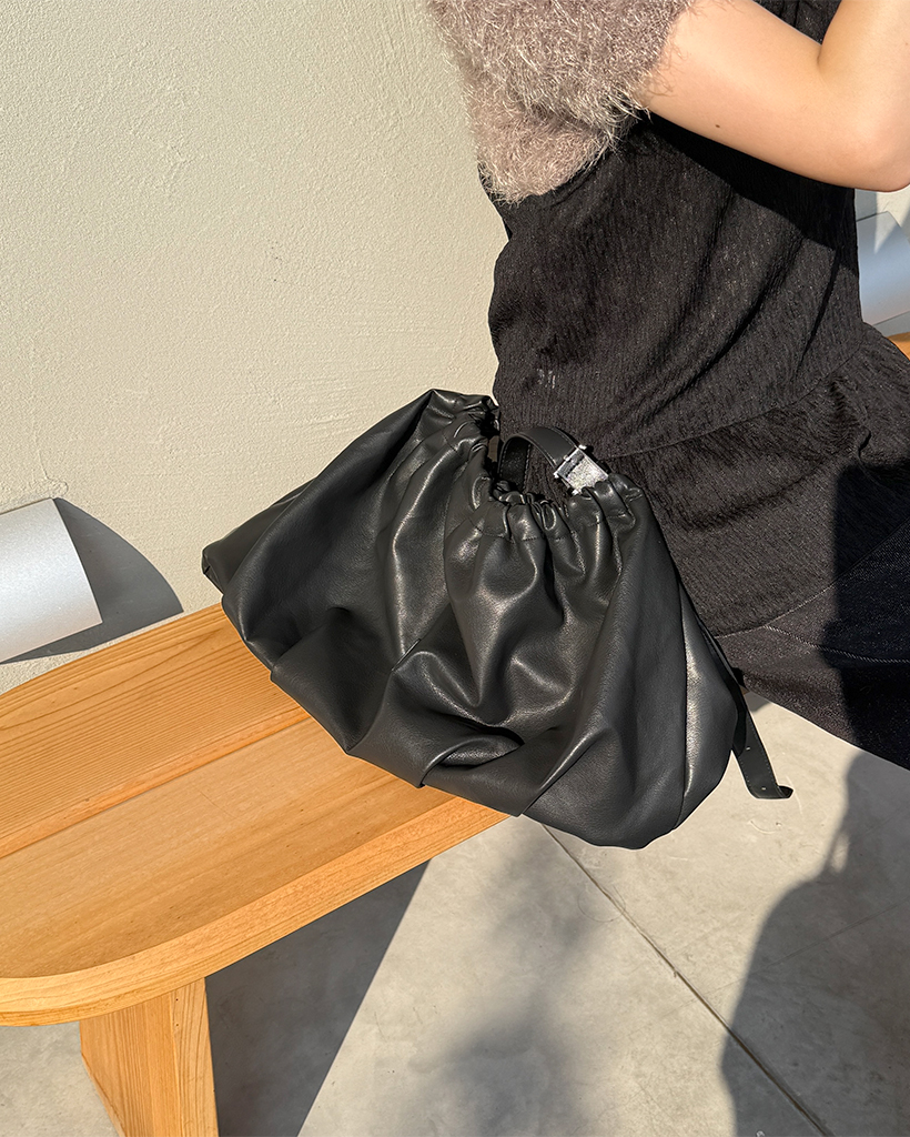 chi^ku チーク キャリー リボン パール 黒 BLACK 犬 bag リボン付きぬいぐるみキーホルダー(736-11546) | ファッション