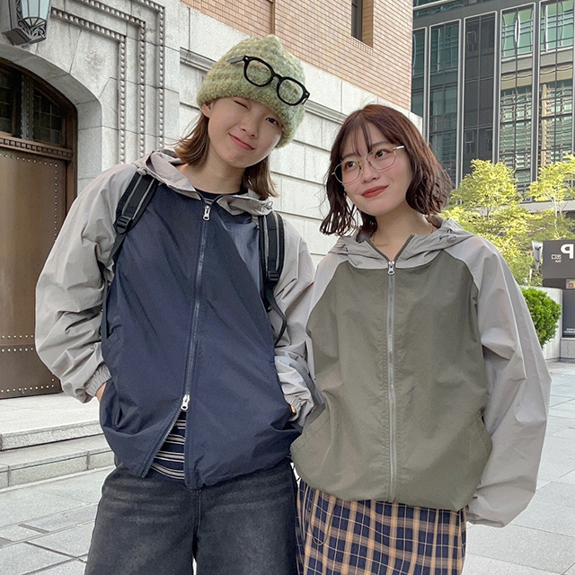 ユニセックス)ラグランディテールフード付きマウンテンパーカー