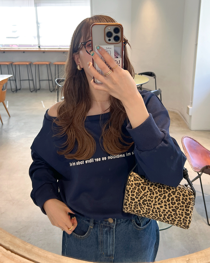 淑女のスウェット　ネイビー レタリングワンショルダースウェット | ファッション通販サイト NUGU