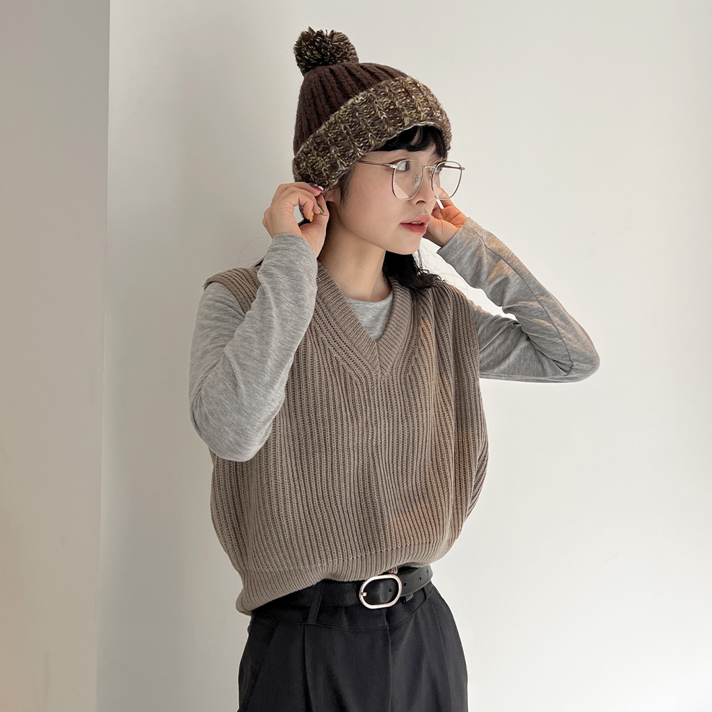 【未使用】1PIU1UGUALE3 ロゴリブベスト　ニット サイズ4 未使用】1PIU1UGUALE3 ロゴリブベスト ニット サイズ4 中古・古着通販