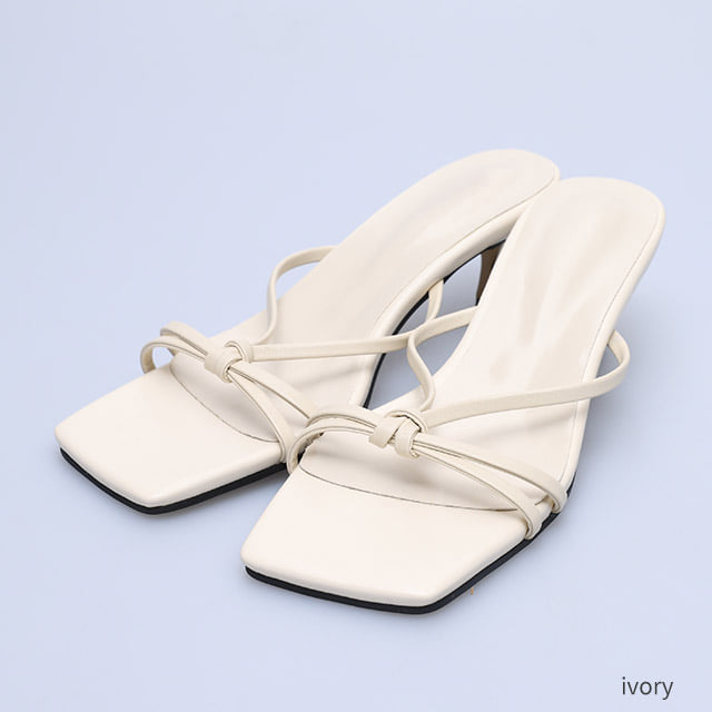 nuguプラットフォームスリッパ Color: Ivory プラットフォームスリッパ | ファッション通販サイト NUGU