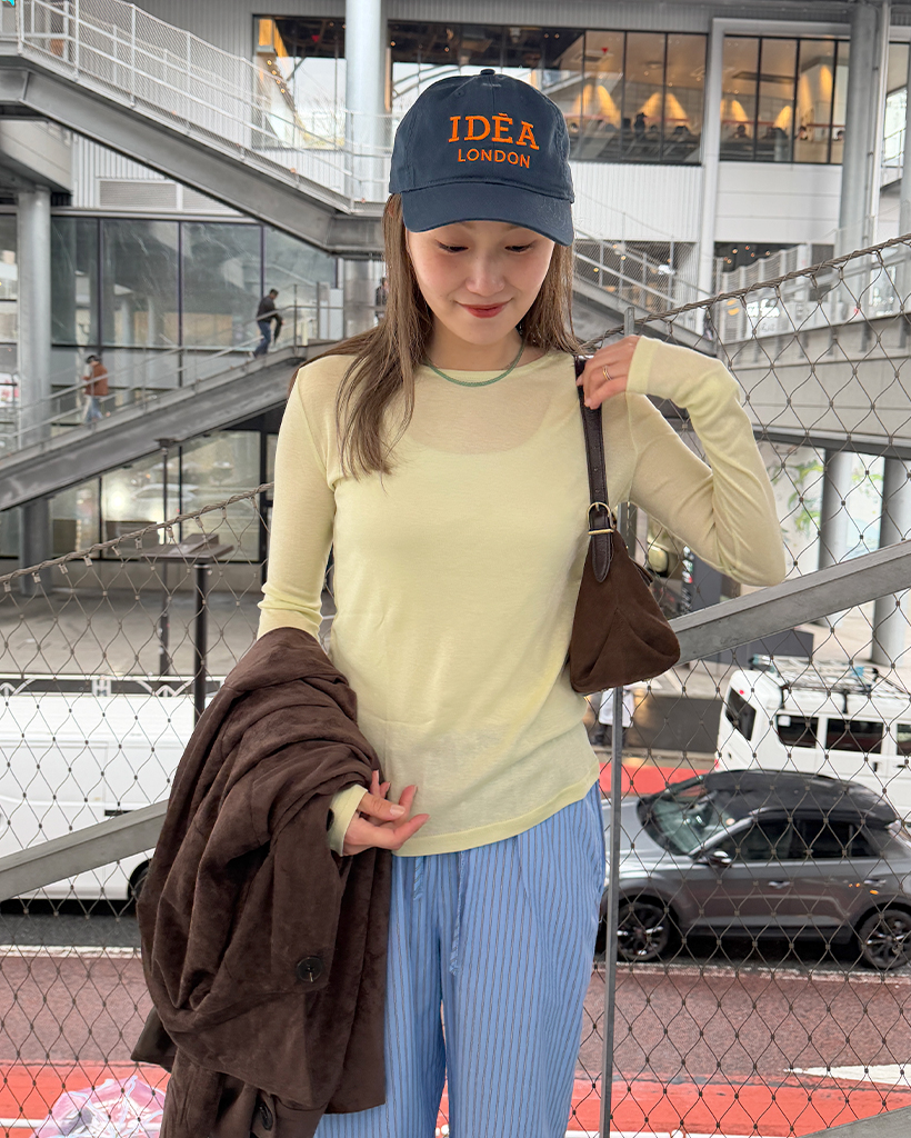 シンプルラウンドネックロングスリーブTシャツ