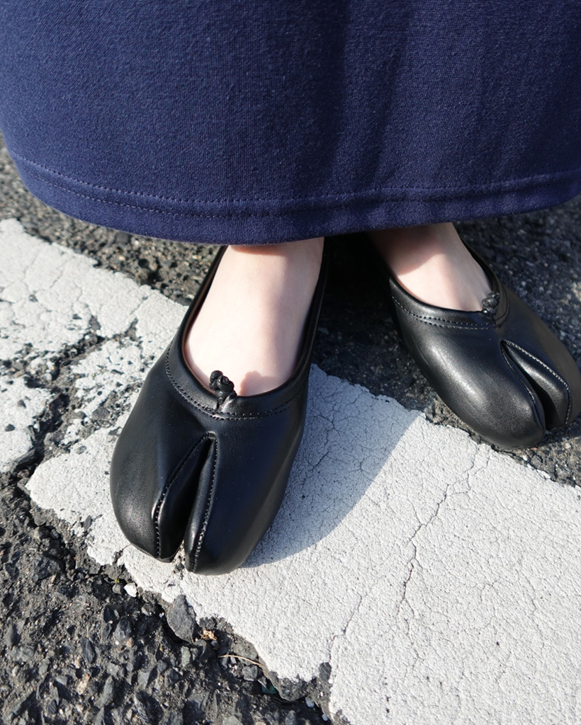 タビポイントフラットシューズ