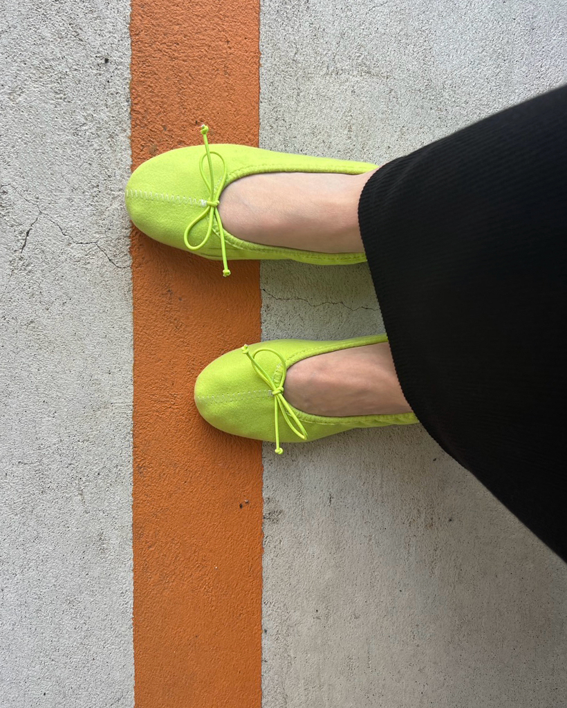 ビビッドラウンドリボンフラットシューズ