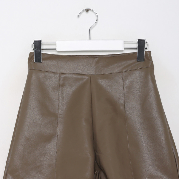 レザーショートパンツ | ファッション通販サイト NUGU