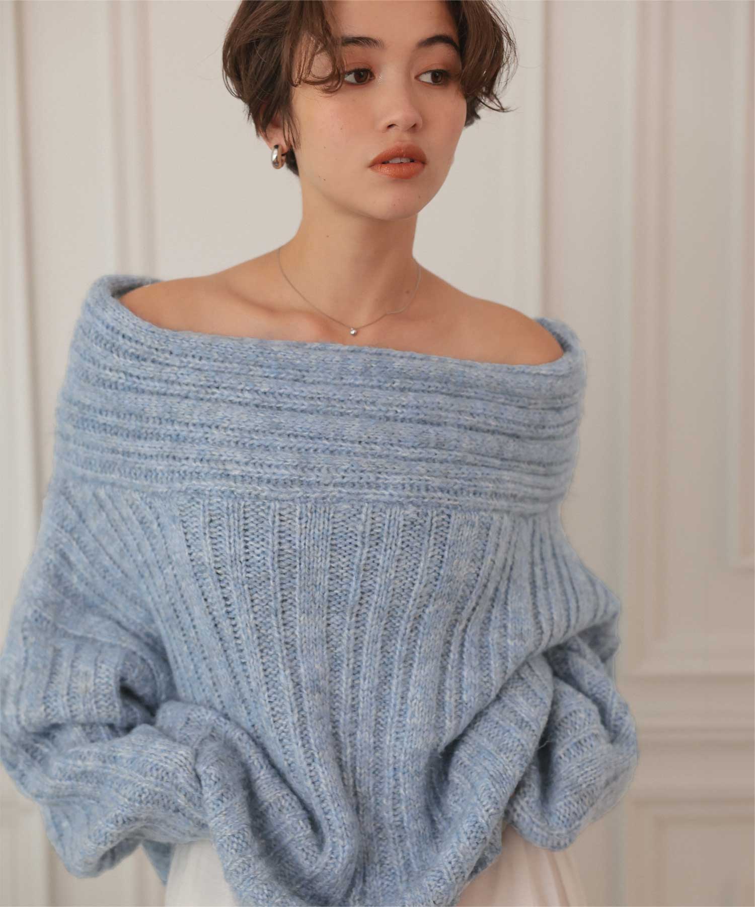 オフショルダールーズニット