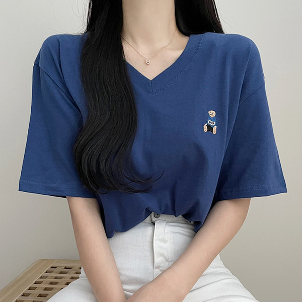 レオナール　カンカン素材　ダークネイビー Vネック 半袖　きれいめ美品✨️大きめ レオナール カンカン素材 ダークネイビー Vネック 半袖 きれいめ