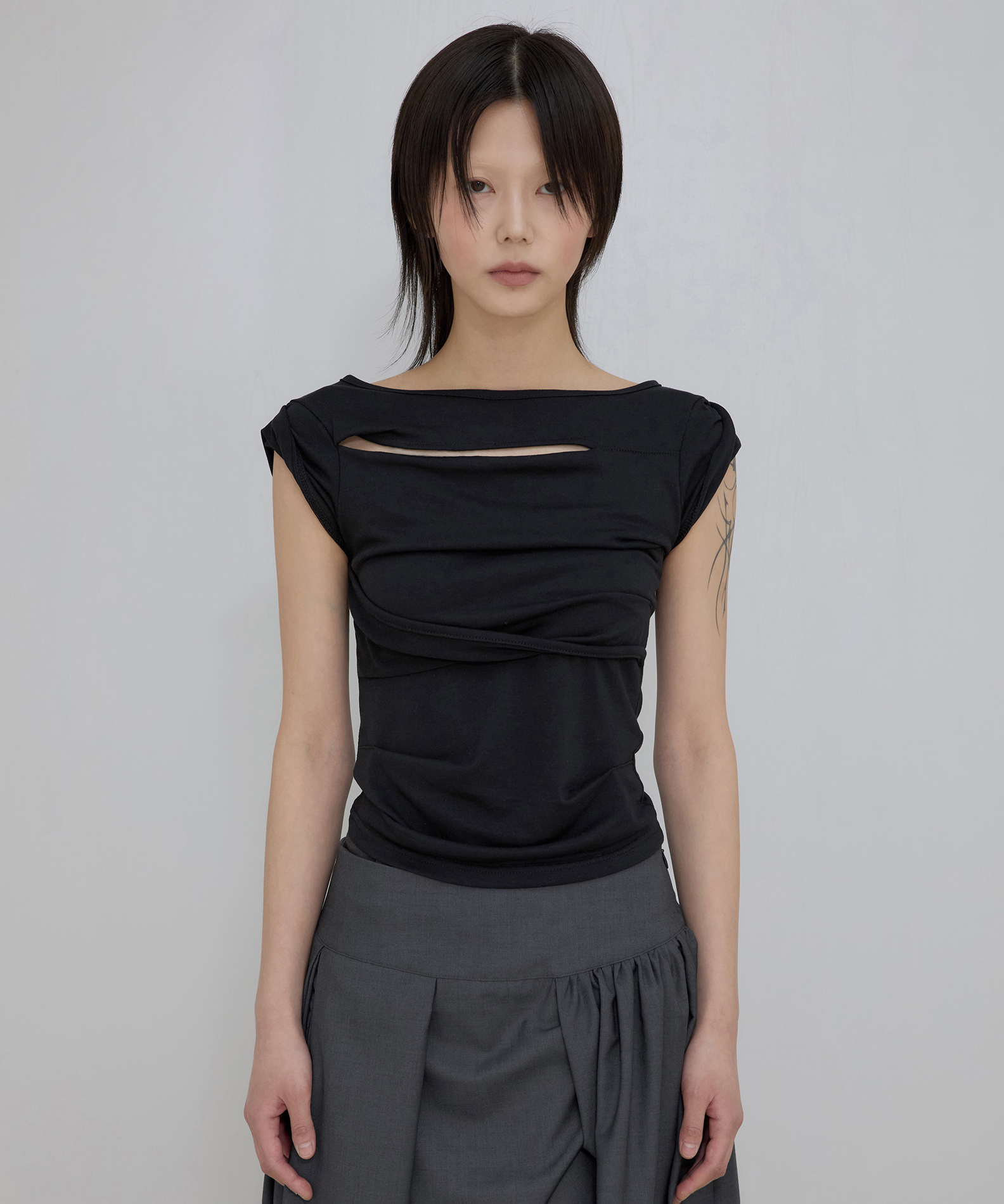 STUDIOUS - ゆんち　LAULEN Tuck flare blouse ブラック STUDIOUS（ステュディオス）公式通販｜STUDIOUS WOMENS