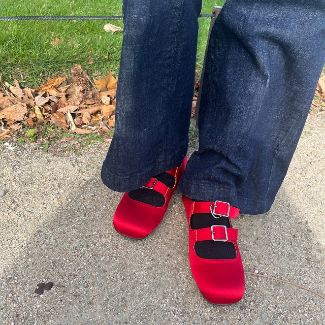 ユニークフラットシューズ