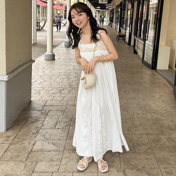 ☘️25新作 ♡ Aje アジュ 白キャミワンピース 新品♡　019 ☘️25新作 ♡ Aje アジュ 白キャミワンピース 新品♡ 019