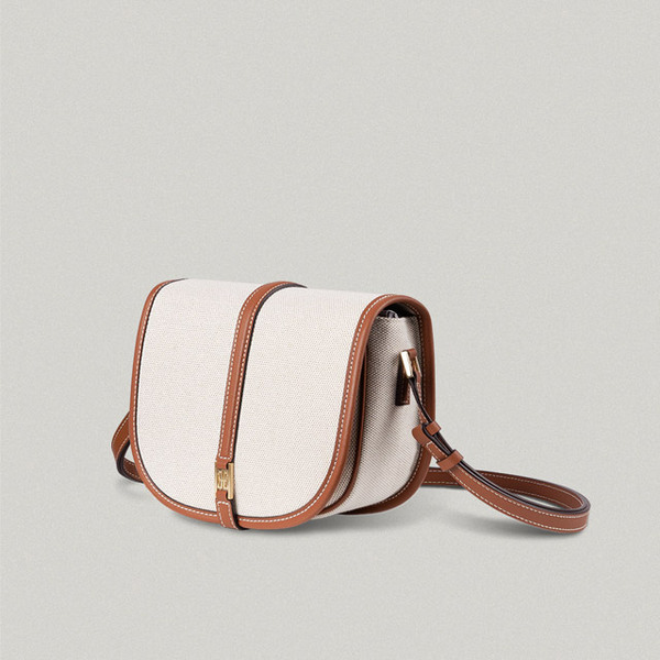 ★送料・関税込★FOLNUA★Classic Logo Poche Bag ★バッグ FOLNUA CLASSIC LOGO POCHE BAG BROWN - CANVAS | ファッション