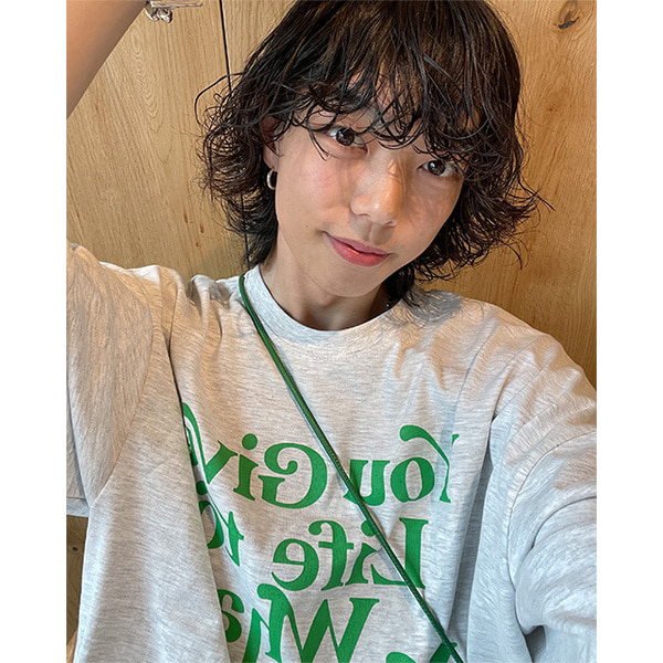 くちゃページ ユニセックス)ビックレタリングTシャツ | ファッション通販