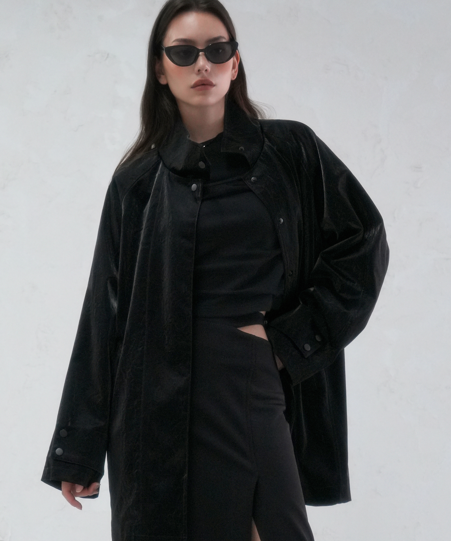 Influencer pick] dot frill hooded windbreaker jumper (black