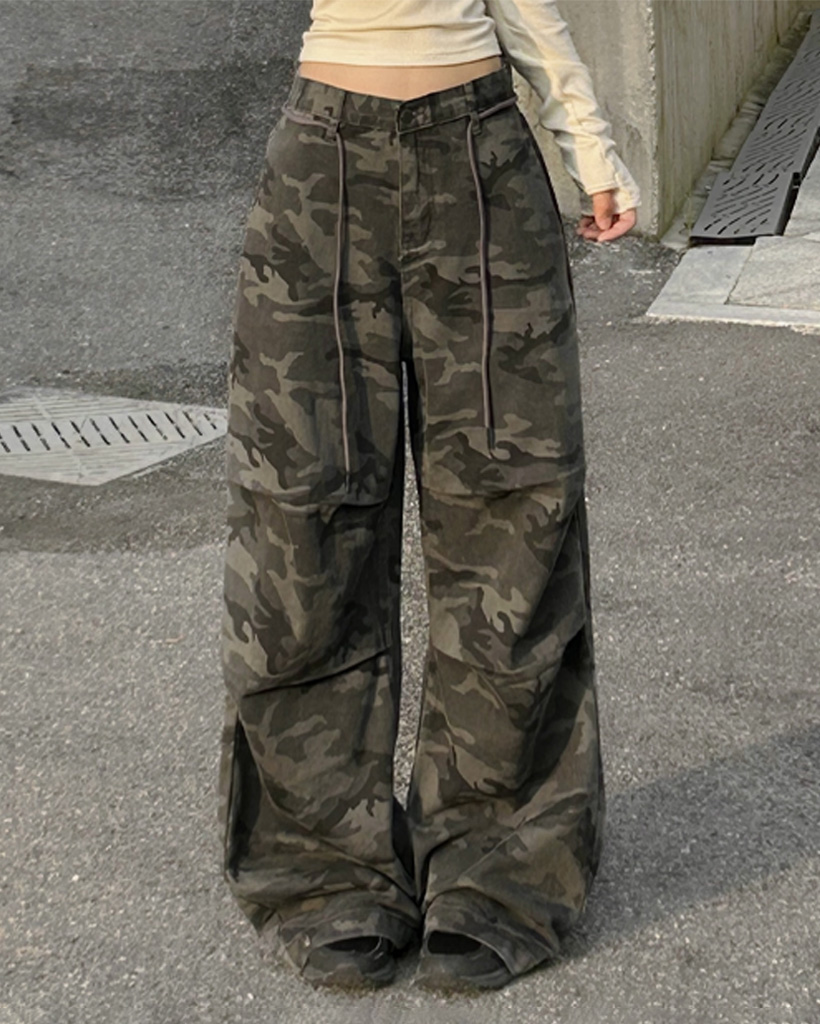 ミリタリータック入りストラップワイドパンツ