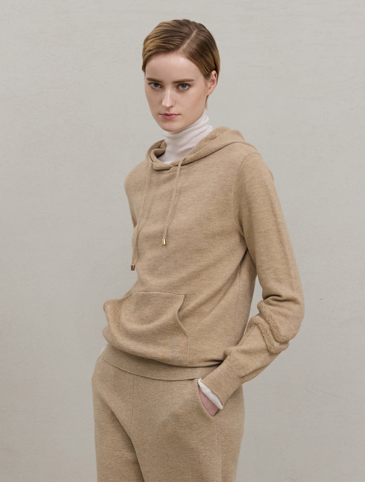 M Logo Embroidery Hoodie Knit Top - Beige | ファッション通販サイト