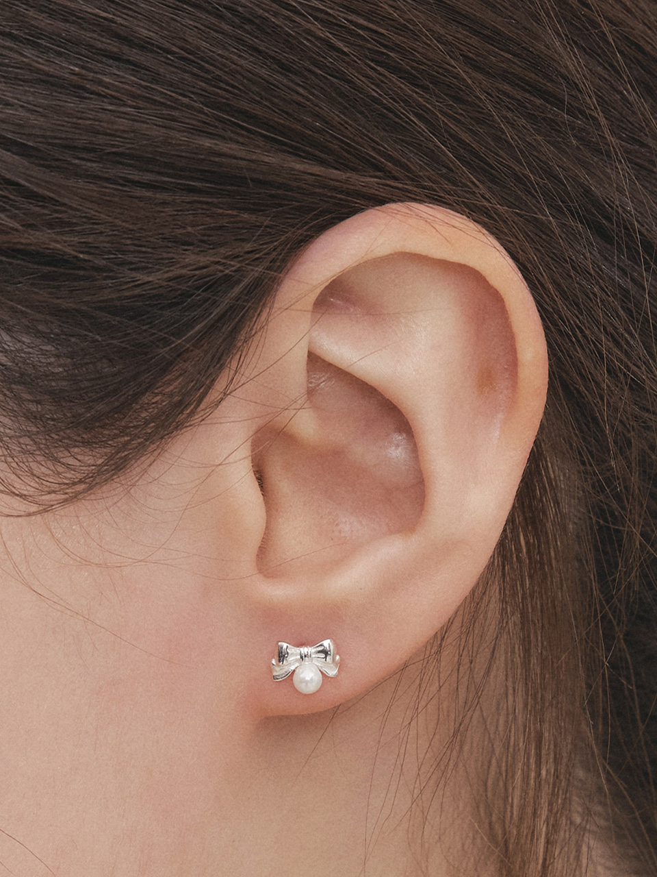 lottie pearl ribbon earring