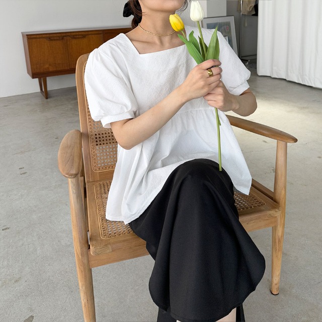 スクエアネックシャーリングブラウス