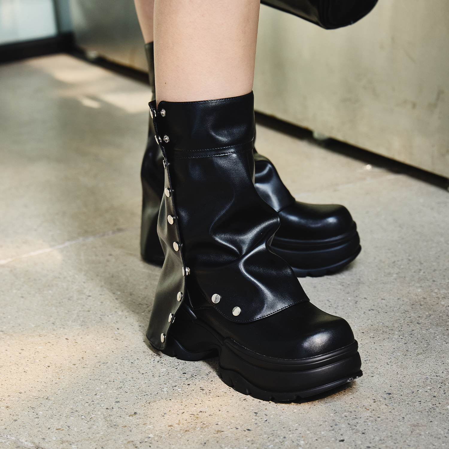 Two-Way Button Warmer Middle Boots 412446006 (6cm)