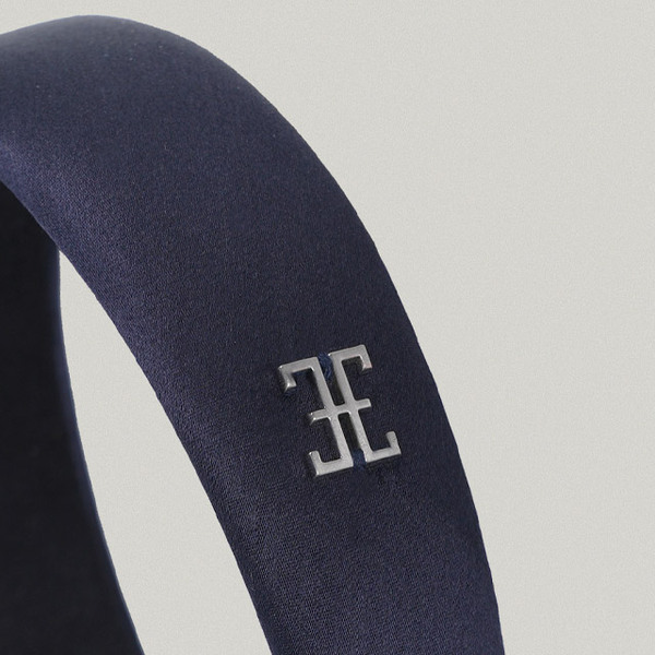 FOLNUA ♥ Faye Hair band /追跡付 FOLNUA CLASSIC LOGO HAIR BAND - NAVY-SILK | ファッション通販