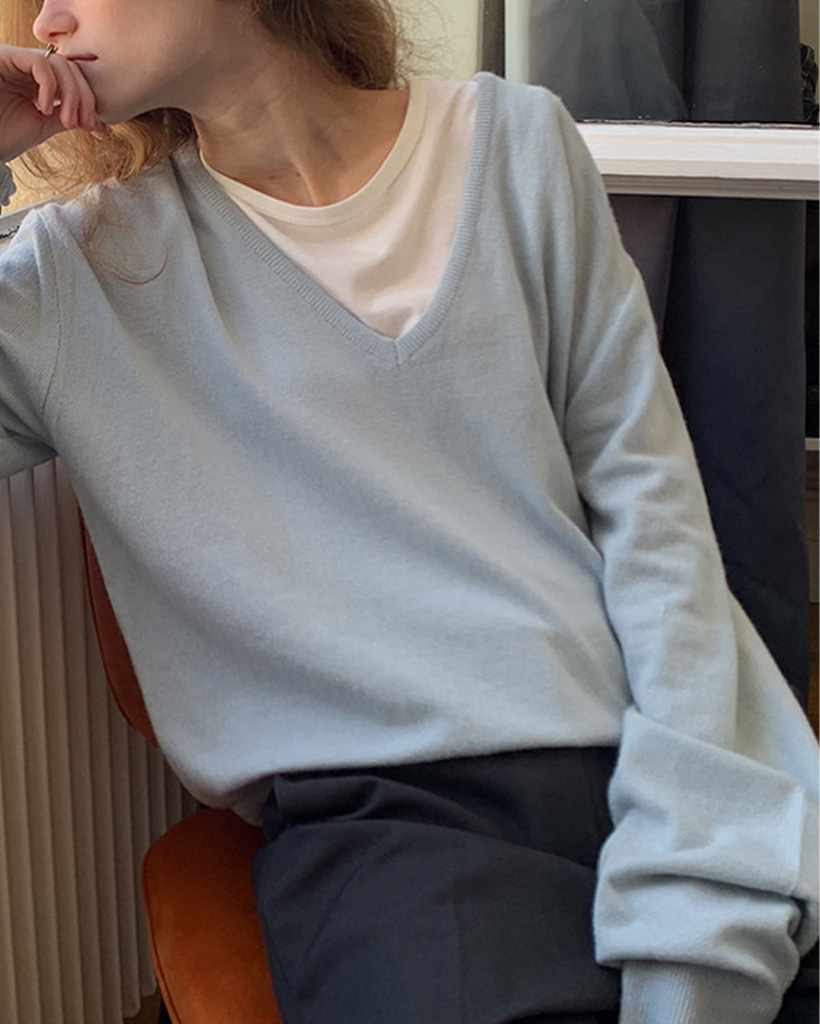 ディープＶネックニット