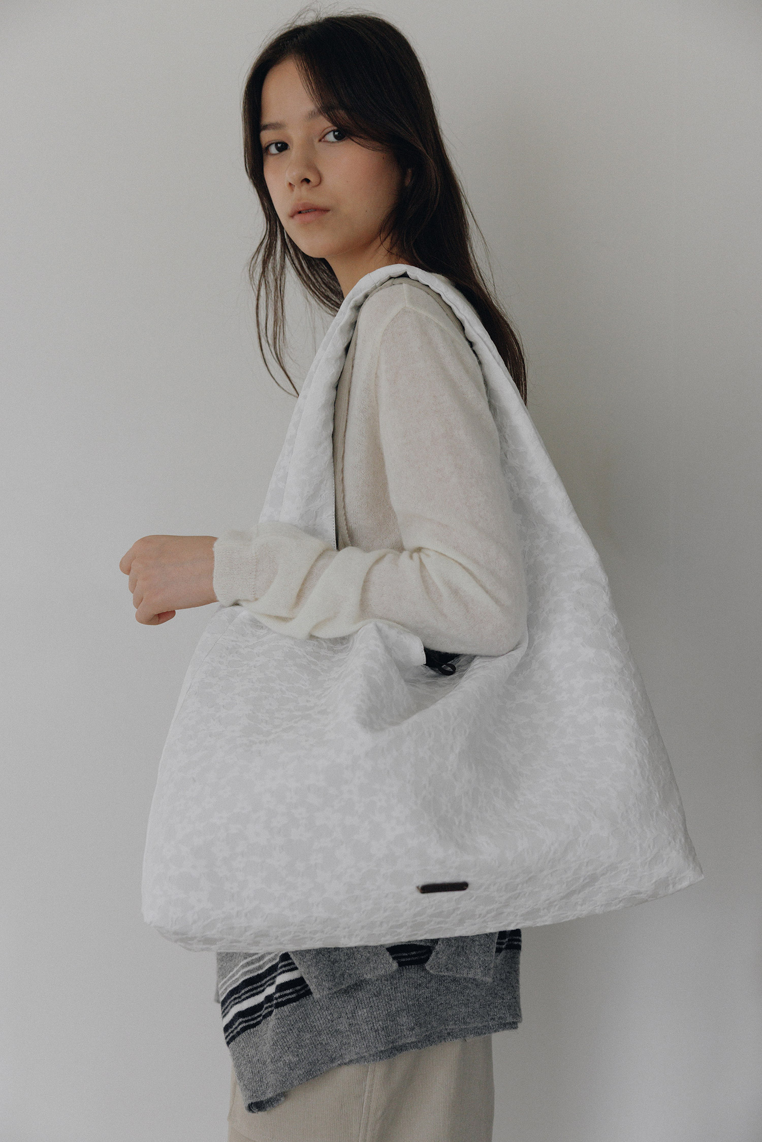 Camilla reversible hobo bag (white)