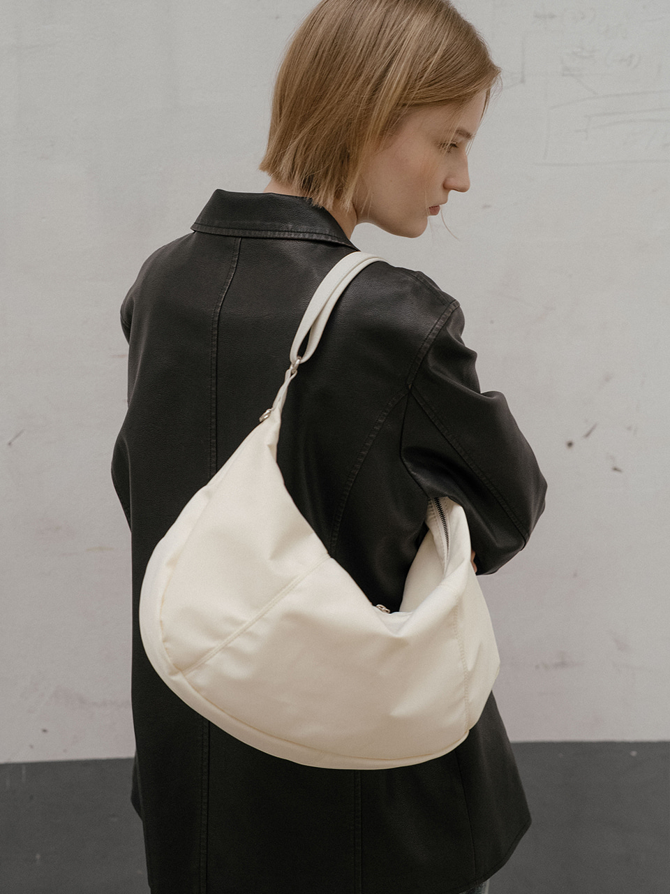 Draw nylon shoulder bag [TISP06AH03]_Ivory