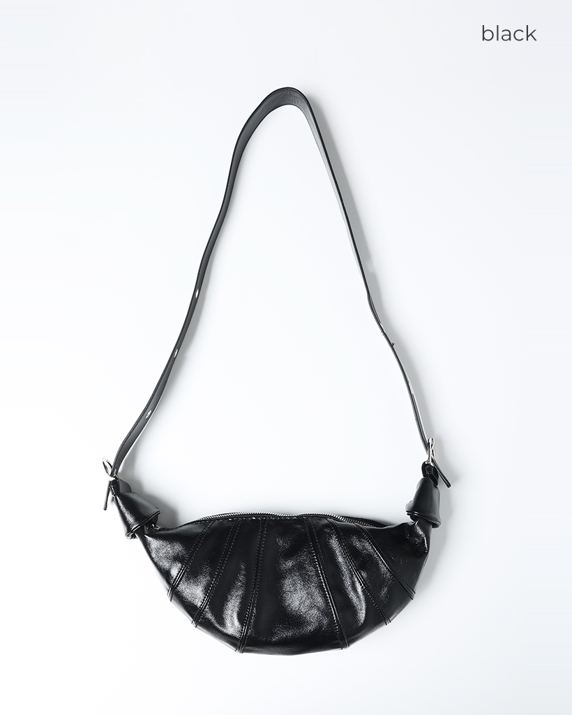 dirty six レザーショルダーバッグ　クロワッサン型 クロワッサンレザーショルダーバッグ – charme