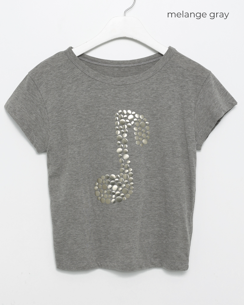 シルバーストーンスタッズオンプセミクロップドTシャツ