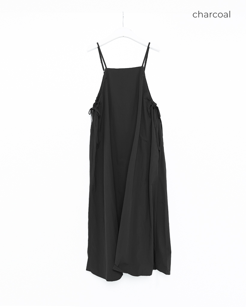 コムデギャルソン 【美品】ノースリーブ シャーリング ロングワンピース Ｍ 胸元 シャーリング ワンピース 白 黒 全2色 肩フリル