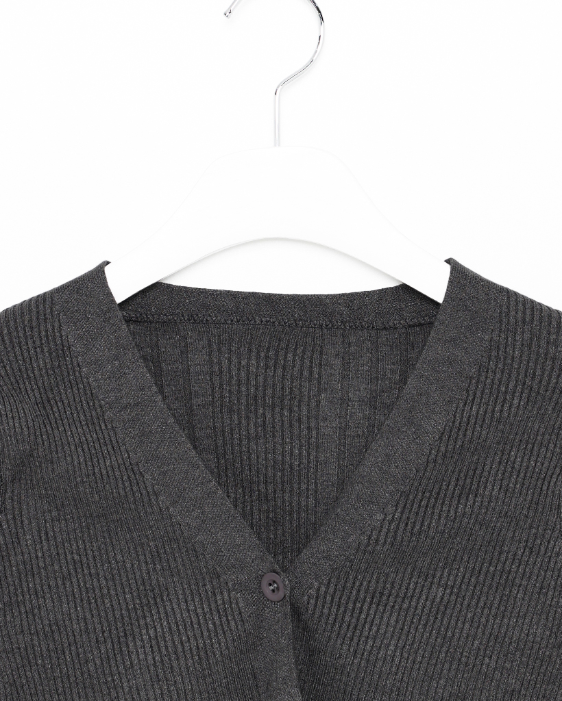 イッセイミヤケ！美品 リブ編みグレーVネックカーディガン Vネックリブニットカーディガン《Melty air wool