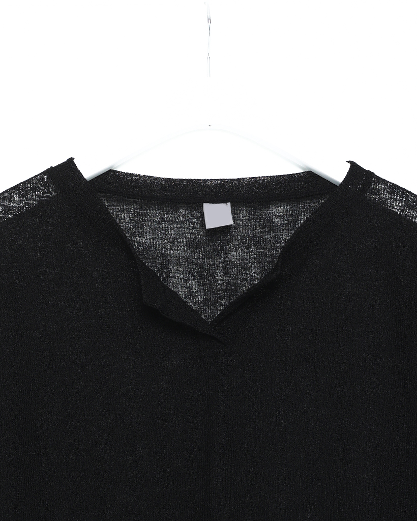 ユニセックス）オープンネックラインオーバーサイズニット