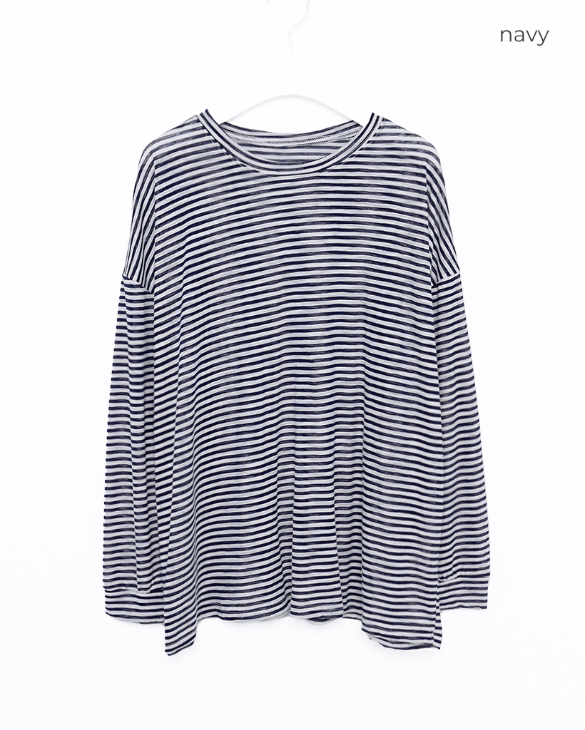 ユニセックス）オーバーフィットボーダーロングスリーブTシャツ